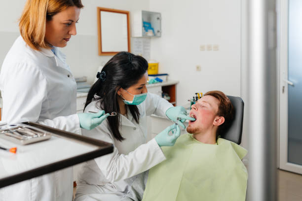 Best Cracked Tooth Emergency Dentist  in New Mford, IL